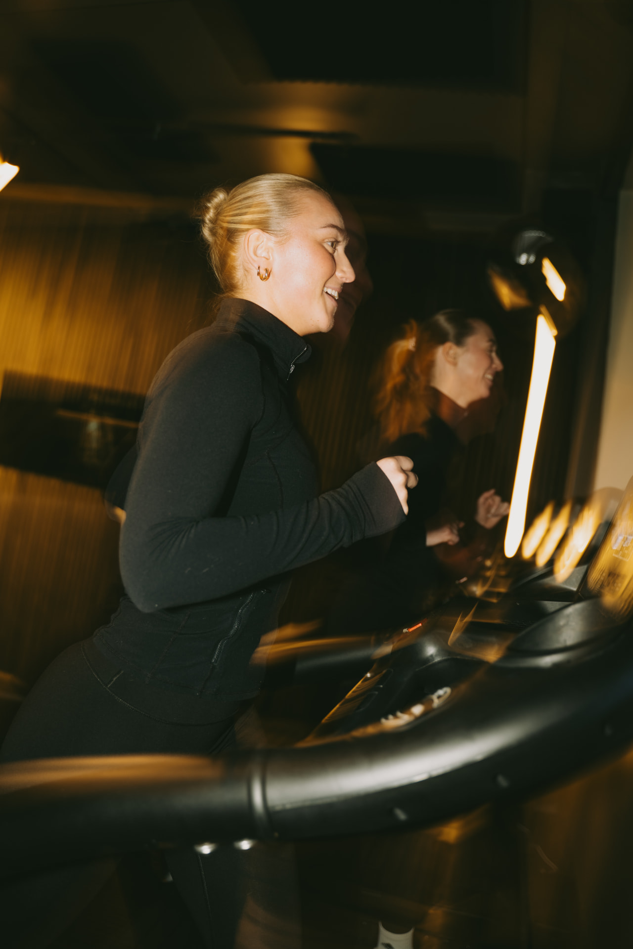 Løping på Woodway-tredemølle hos CREW